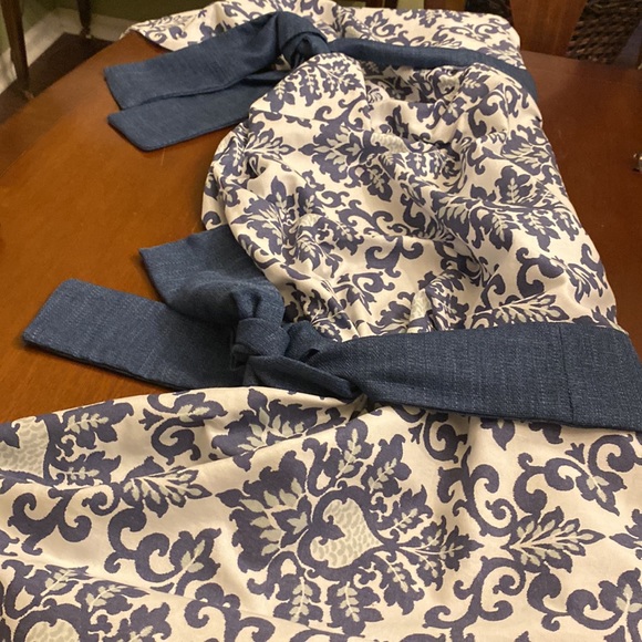 Custom Window Valance - Picture 16 of 16